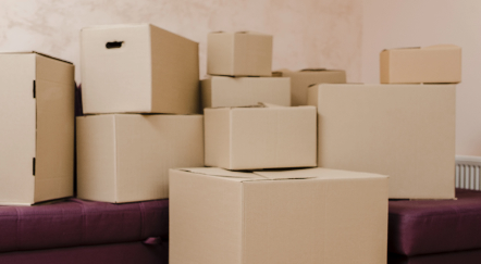 cajas-de-carton-apiladas